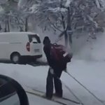 “버스보다 빠를 것 같아서”… <b>폭설</b>에 ‘스키 출근’ K직장인 화제