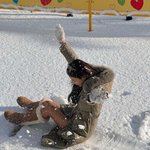 기은세, 미니스커트 입고 <b>눈밭</b> 털썩 ‥추워도 각선미 포기 못해