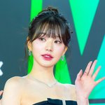 [사진]아이브 장원영,'여신의 손인사'