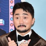 '열애 공식 인정' 유병재 "'한소희 닮은 9살 연하', 자연스럽게...