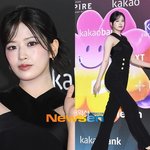 [댓글부탁해] 안유진 포토월을 런웨이로, 다리 길이 이거 맞아?