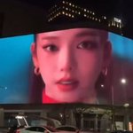 신세계 <b>본점</b>에 걸린 카리나