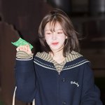 했더니 핫팩 가져 왔다고’ (웬디의 영스트리트 출근길) [<b>HD</b>포토]