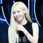 에스파는 온 우주가 돕네
