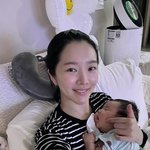 <b>배슬기</b>, 갓 태어난 子 품에 안고 미소…육아 근황 [N샷]