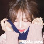 ‘따뜻하게 감싸주는 머플러’ (웬디의 영스트리트 출근길) [<b>HD</b>포토]