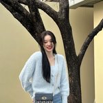 ‘고우림’ 반<b>묶음</b>에 레드립 소화한 김연아, 결혼하니 더 예뻐져