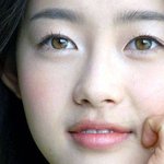 <b>헤이즐</b> 눈을 가진 한국 연예인도 있구나