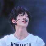 흰 티에 청바지 조합은 <b>필승</b>이 맞는 원빈