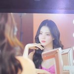 한소희, 핑크빛 오프숄더 드레스…인형 미모[핫픽]