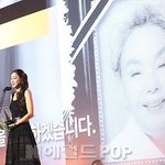 [회사생활] [포토]서효림, 故김수미 특별공로상 <b>대리수상</b>