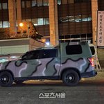 [단독] “어설픈 계엄령” KBS <b>본관</b> 앞 포착된 국군 지휘차량...