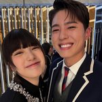  수지와 찍은 다정한 셀카 공개..."안구가 맑아지는 <b>투샷</b>"