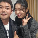 전현무, 안은진 만나 엄지 척..귀여운 눈웃음