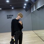 키 186 얼굴 길이 23 다리길이 110인 남<b>돌</b>