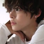 <b>리쿠</b>랑 히로인실격 남주랑 닮지않았냐