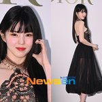 [댓글부탁해] 한소희 속이 다 보이는 과감 시스루, 앞머리 내리니...