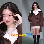 정채연 이렇게 새하얀 피부였나, 다크한 패션에도 자체 발광