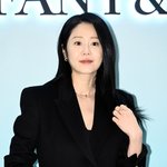 고현정도 '비상계엄' 대통령 탄핵 <b>찬성</b>하나..촛불 남기고 적극 지지