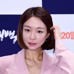 [엔터톡] 신소율, 尹대통령 탄핵안 투표 <b>독려</b> "어떻게 이래요"