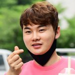[단독]"얼마나 힘들었는지.." 박서진, <b>병역</b> 논란 딛고 '살림남' 등장....
