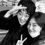  송혜교 만남 하루 만에 <b>이주영</b>과 찰싹 "언니랑 연극 데이트"