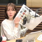 '<b>일베</b> 논란' 김이나, 추가 해명 없었다…라디오서 밝은 얼굴 포착...