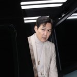 [단독]이정재, 오늘(10일) 美 <b>LA</b> 출국..'오겜2' 글로벌...