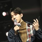 [<b>POP</b>이슈]예비군 다녀왔는데..데이식스 도운, 군복 드럼 논란에...