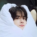 이불 팬싸템으로 하이퍼리얼리즘 말아주는 윤하