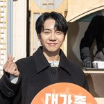 [현장포토] "추위를 녹인다"...이승기, 따뜻한 만두미소