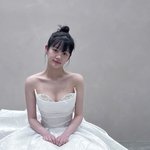 [댓글부탁해] 이유비, 결혼 준비하나…웨딩드레스 깜짝 공개 [<b>DA</b>]