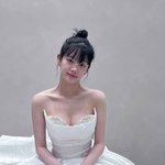 이유비, <b>순백</b> 웨딩드레스 공개…청순외모 반전 몸매