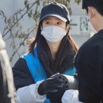 '최정훈' 한지민, '<b>연탄</b> 나눔 봉사'로 또 선행 실천..."따뜻한...