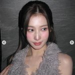 트와이스 사나, 매혹적인 눈빛..백조같은 자태