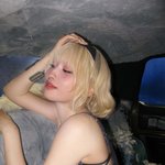 트와이스 모모, 이렇게 글래머였어? 구멍 숭숭 크롭톱 입고 뽐낸...