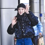 출국장 이성경, 에너지 넘치는 손인사~[포토엔HD]