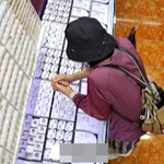 <b>SBS</b>는대전일대금은방에서귀금속을상습적으로훔치는80대(추정)여성을취재중입니다...