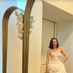 울고 갈 '직각 어깨'…맨발에 튜브톱 입고 '활짝' [<b>MD</b>스타]