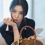 신예은, 명품백에 어울리는 명품 미모‥‘<b>정년</b>이’ 덕에 광고 대박