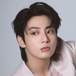 위버스 라이브에서 열애설 <b>부정</b>한 아이돌 2명