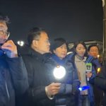 국회의원들 응<b>원봉</b> 들고있는거 너무웃김