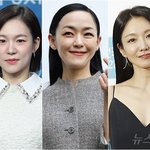 한예리·김윤아·신소율, '탄핵봉' 인증 "힘차게 부른 '다<b>만세</b>'"