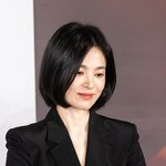 [현장포토] "진짜 <b>수녀</b>같아"...송혜교, 기도하는 여신님