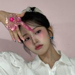 안유진 <b>실물</b> 되게 오밀조밀 하고 진하게 생겼어