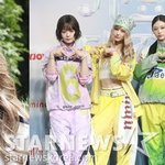 소속사와 분쟁' 뉴진스, '친분 無' 옥주현 공개 응원에 '손하트...