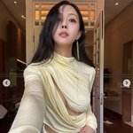 티아라 <b>효민</b>, 과감한 골반 노출..우월한 글래머