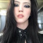 한소희, 시커먼 <b>눈두덩</b>이…'범접 불가' 스모키 찰떡 소화