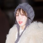 ‘헤어지자고? 붕어빵 사왔는데?’ (웬디의 영스트리트 출근길) [<b>HD</b>포토]