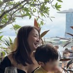 이시영, 섹시+우아 원피스룩‥‘<b>학비</b> 6억’ 子와 싱가포르서 여유
